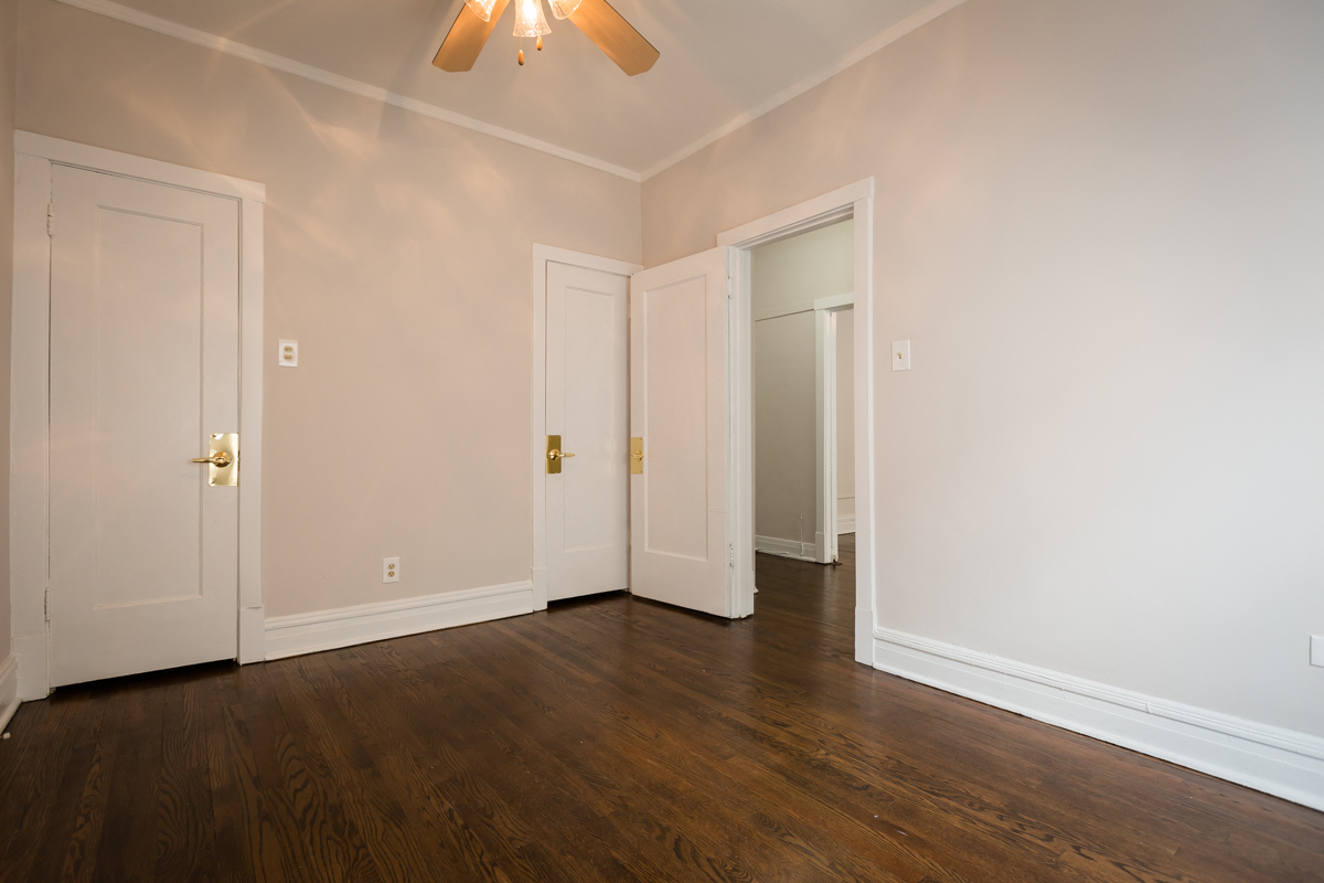 bedroom closet 5514 blackstone hyde park chicago